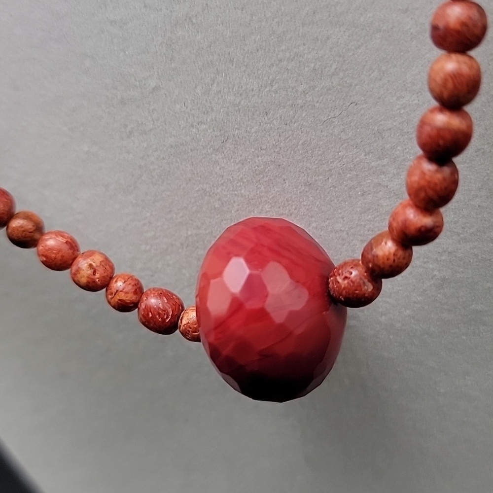Elegant Sponge Coral 19mm Faceted Red Swirl Glass Beaded Long Draping Necklace - Picture 4 of 10